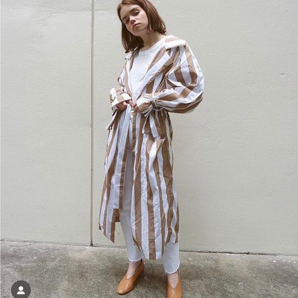 Mr Larkin Ahinaa Striped Tan and White light weight long coat. Size Medium - Picture 2 of 9